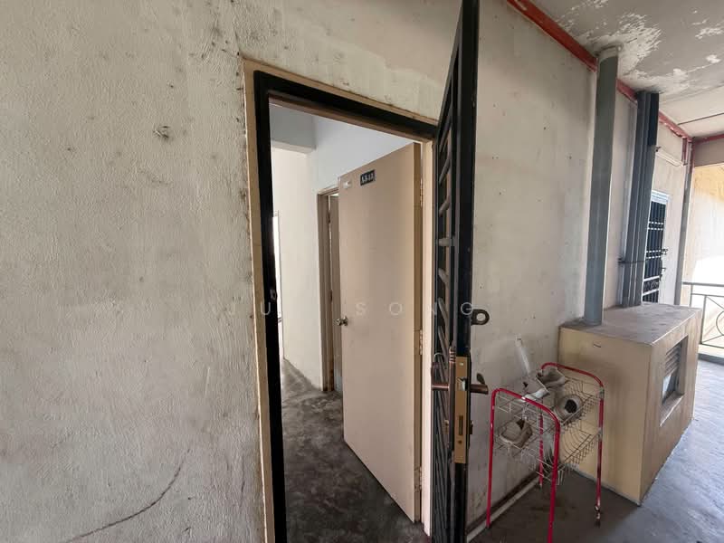 Flat for Rent at Flat Bandar Selesa Jaya @ Jalan Silat Gayong - Jun Song - Entrance - PropertyGuru.com.my