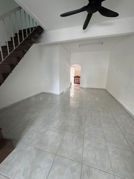 Rumah Teres 2-Tingkat untuk Dijual di Taman Kluang Indah (Kluang) - Grace Fan - Living Room - PropertyGuru.com.my
