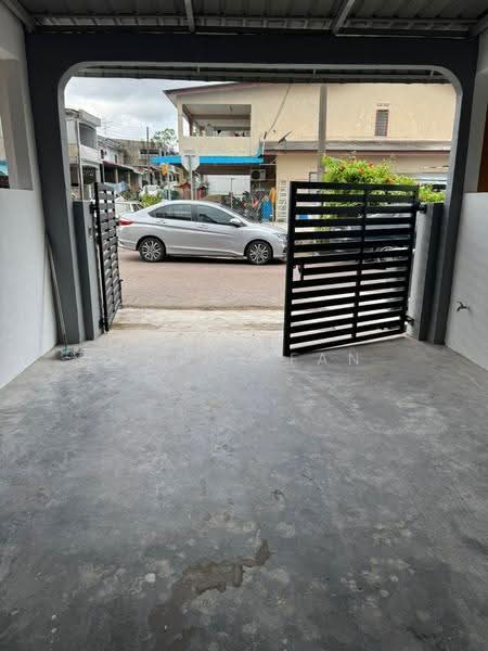 Rumah Teres 2-Tingkat untuk Dijual di Taman Kluang Indah (Kluang) - Grace Fan - Exterior - PropertyGuru.com.my