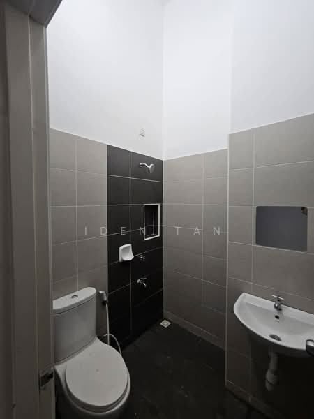 2-storey Terraced House for Sale in Mutiara Rini (Skudai) - Iden Tan - Bathroom - PropertyGuru.com.my