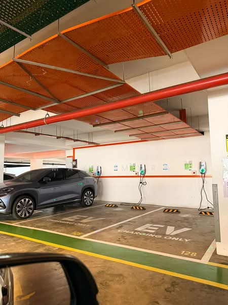 Kediaman Servis untuk Disewa di Cerrado Residence @ Southville City - Maya Myra - Car Park - PropertyGuru.com.my