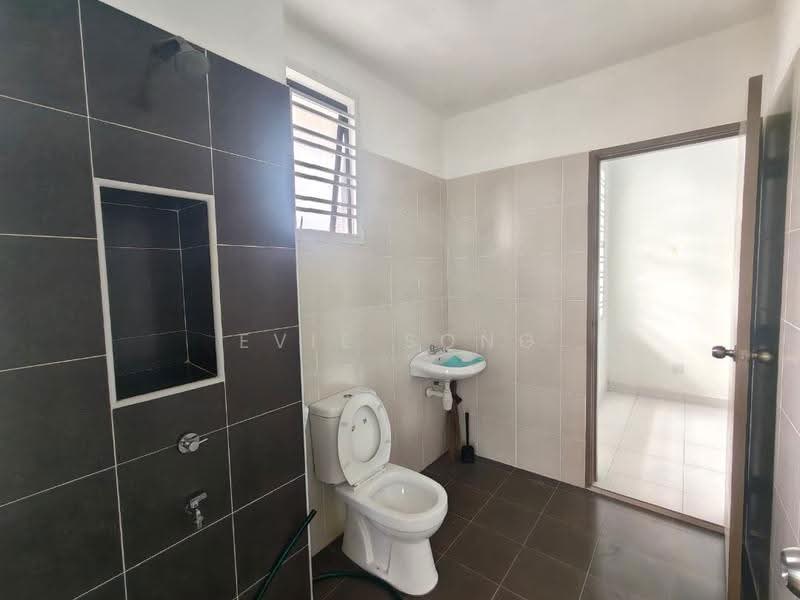 2-storey Terraced House for Sale in Bandar Tiram (Ulu Tiram) - Evie Song - Bathroom - PropertyGuru.com.my