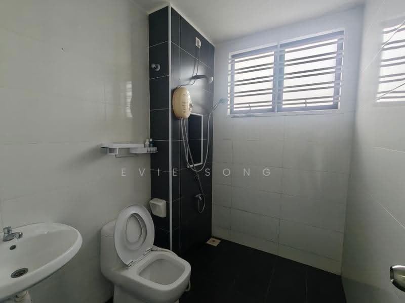 2-storey Terraced House for Sale in Bandar Tiram (Ulu Tiram) - Evie Song - Bathroom - PropertyGuru.com.my