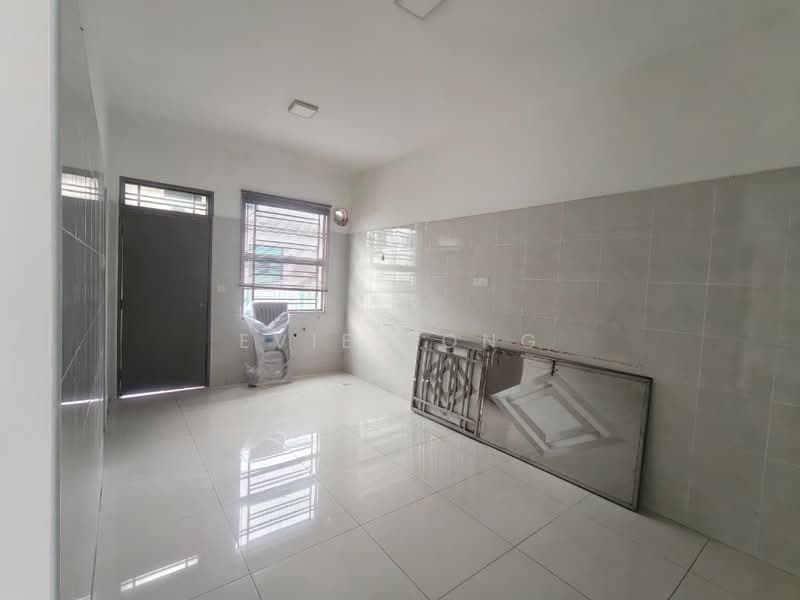 2-storey Terraced House for Sale in Bandar Tiram (Ulu Tiram) - Evie Song - Kitchen - PropertyGuru.com.my