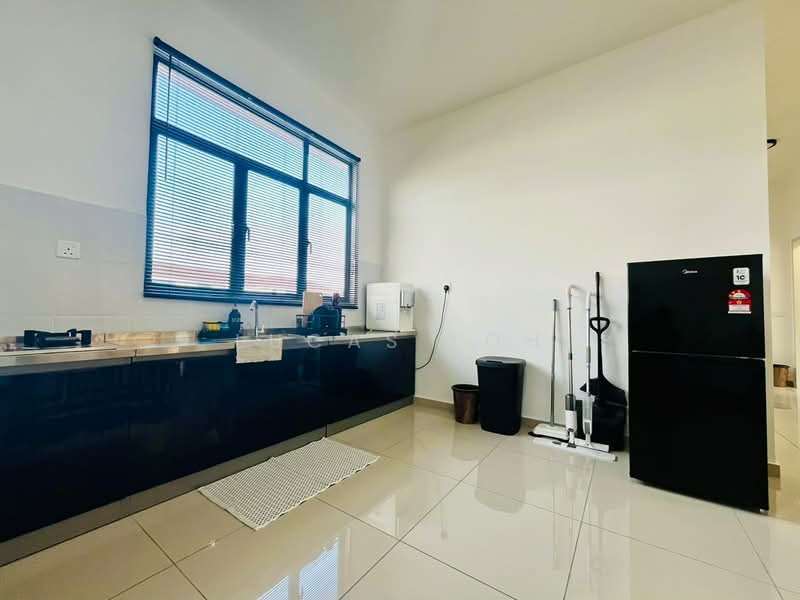 Townhouse for Sale in Eco Grandeur (Puncak Alam) - Lucas Loh - Kitchen - PropertyGuru.com.my