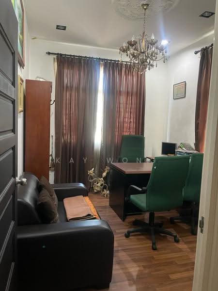 Bungalow House untuk Dijual di Taman Ayer Rajah (Pulau Tikus) - Kay Wong - Study - PropertyGuru.com.my