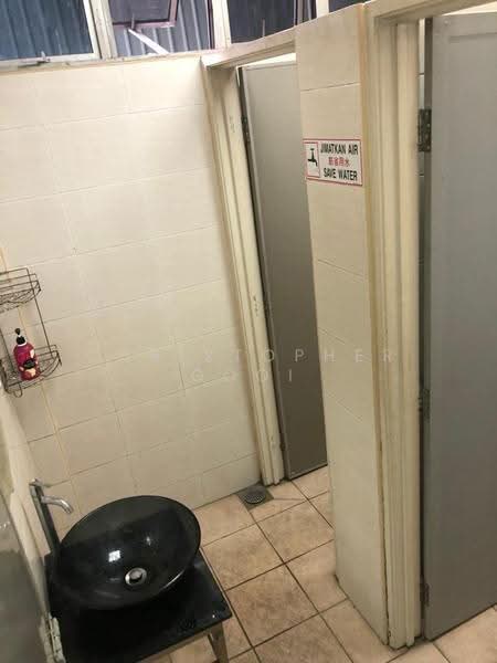 Kilang Berkembar untuk Disewa di Taman Perindustrian Puchong Utama (Puchong) - Christopher Gooi - Bathroom - PropertyGuru.com.my