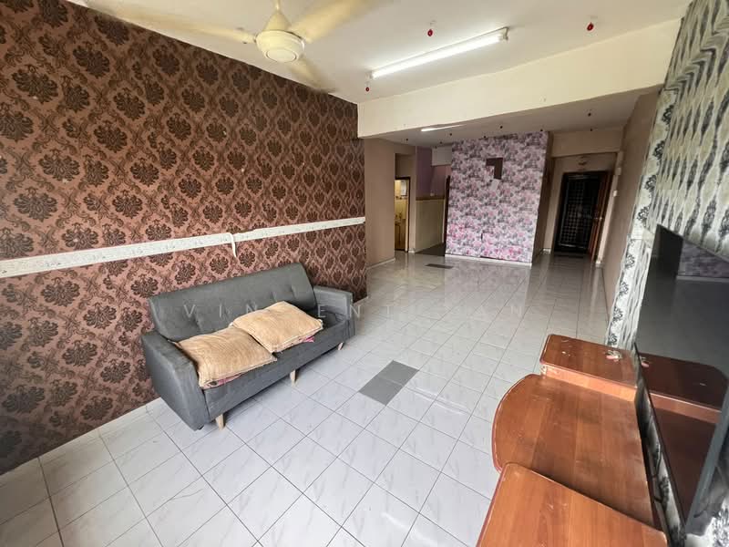 Apartment for Rent at Pangsapuri Taman Bukit Rawang Putra - Vincent Tan - Living Room - PropertyGuru.com.my
