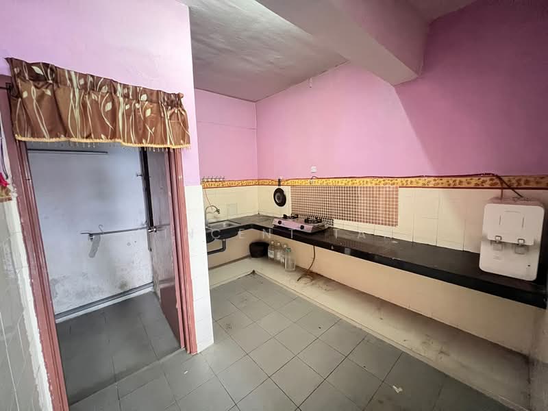 Apartment for Rent at Pangsapuri Taman Bukit Rawang Putra - Vincent Tan - Kitchen - PropertyGuru.com.my