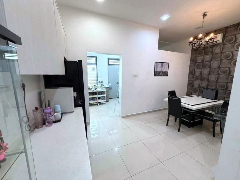 Rumah Teres 2-Tingkat untuk Dijual di Bandar Putra Jaya (Tebrau) - Karl Lim - Dining Room - PropertyGuru.com.my
