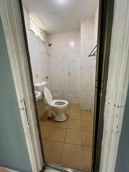 Pangsapuri untuk Disewa di Villa Krystal Apartment - Anson Hiong - Bathroom - PropertyGuru.com.my
