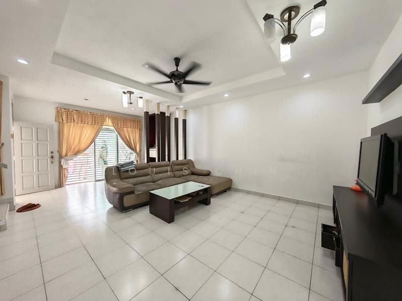 2-storey Terraced House for Sale in Taman Bestari Indah (Ulu Tiram) - Louis Chin - Living Room - PropertyGuru.com.my
