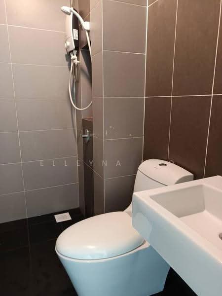 Service Residence for Sale at Skysuites @ Meldrum Hills - Elleyna Soo - Bathroom - PropertyGuru.com.my