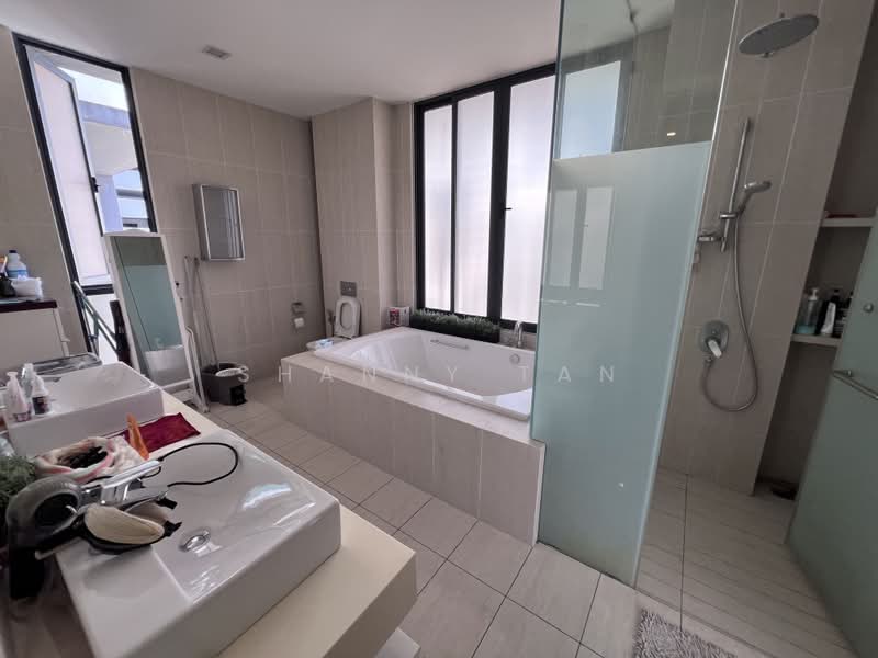 Bungalow House untuk Dijual di Bandar Sungai Long (Selangor) - Shanny Tan - Bathroom - PropertyGuru.com.my