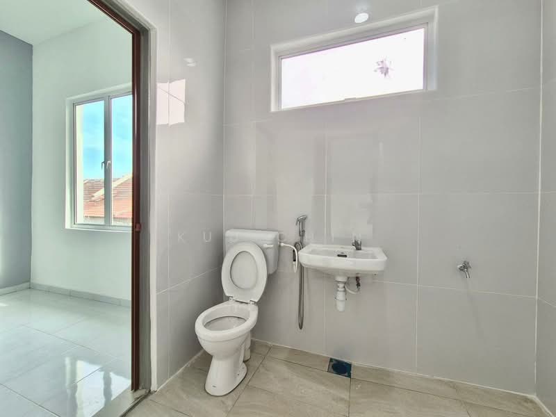 2.5-storey Terraced House for Sale in Taman Pulai Utama (Skudai) - Kuu Chin - Bathroom - PropertyGuru.com.my