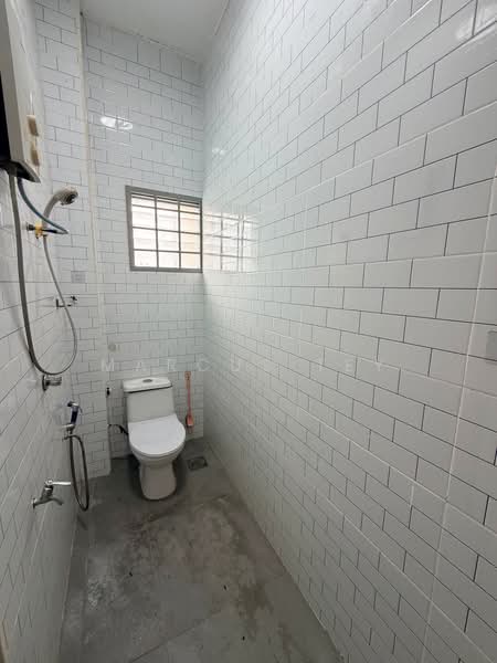 Rumah Teres 2-Tingkat untuk Dijual di Taman Bukit Tiram (Ulu Tiram) - Marcus Tey - Bathroom - PropertyGuru.com.my