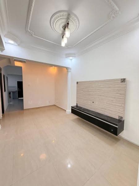 Rumah Teres 2-Tingkat untuk Dijual di Taman Bukit Tiram (Ulu Tiram) - Marcus Tey - Living Room - PropertyGuru.com.my