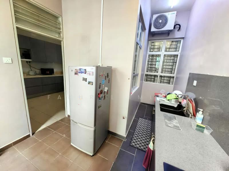Cluster House for Sale in Skudai (Johor) - Fakhrul Imlan - Kitchen - PropertyGuru.com.my