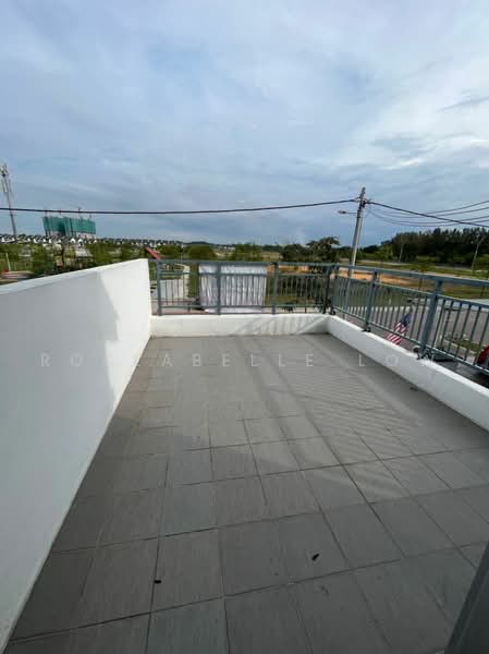 Rumah Bandar untuk Disewa di Dengkil (Selangor) - Roseabelle Low - Balcony - PropertyGuru.com.my