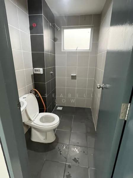 Rumah Bandar untuk Disewa di Dengkil (Selangor) - Roseabelle Low - Bathroom - PropertyGuru.com.my