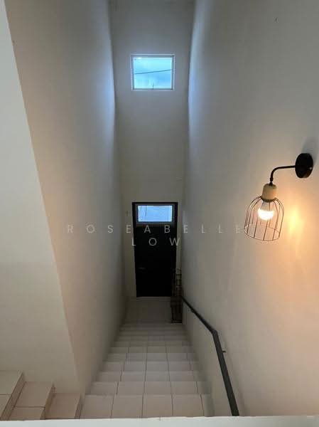 Rumah Bandar untuk Disewa di Dengkil (Selangor) - Roseabelle Low - Corridor - PropertyGuru.com.my