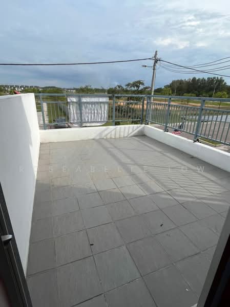 Rumah Bandar untuk Disewa di Dengkil (Selangor) - Roseabelle Low - Balcony - PropertyGuru.com.my