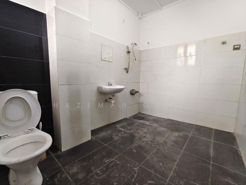 2-storey Terraced House for Sale in Taman Kesuma (Ampang) - Hazeman Omar - Bathroom - PropertyGuru.com.my
