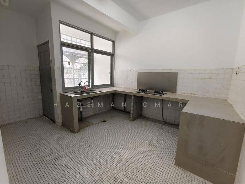 2-storey Terraced House for Sale in Taman Kesuma (Ampang) - Hazeman Omar - Kitchen - PropertyGuru.com.my