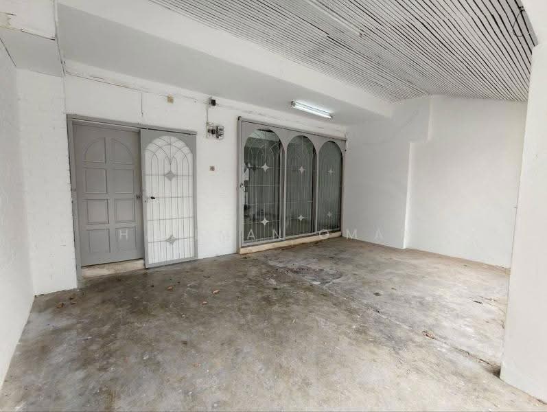 2-storey Terraced House for Sale in Taman Kesuma (Ampang) - Hazeman Omar - Entrance - PropertyGuru.com.my