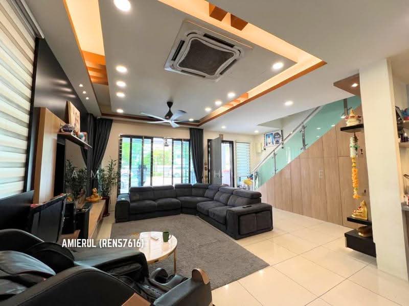Rumah Teres 3-Tingkat untuk Dijual di Puchong (Selangor) - Amierul Hafizie - Living Room - PropertyGuru.com.my