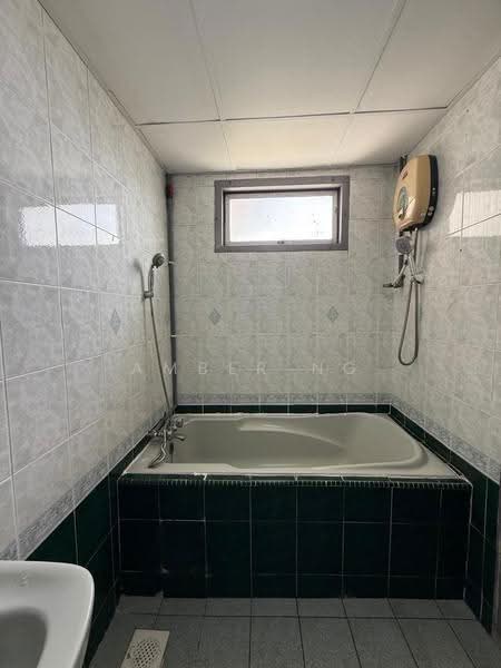 Apartment for Sale at Sri Intan 2 - Amber Ng - Bathroom - PropertyGuru.com.my