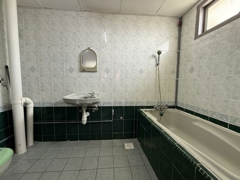 Apartment for Sale at Sri Intan 2 - Amber Ng - Bathroom - PropertyGuru.com.my