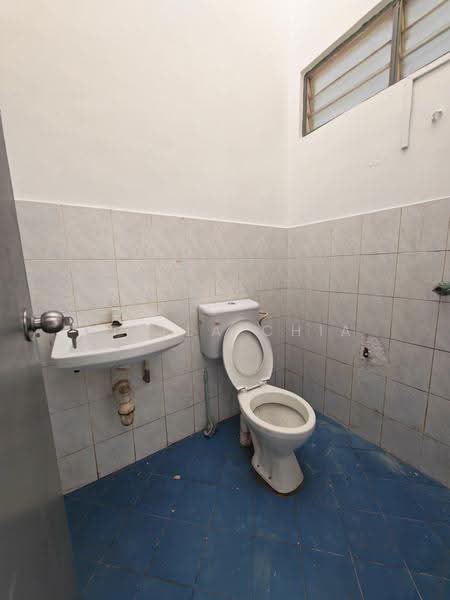 Terraced House for Sale in Senai (Kulai) - Stella Chia - Bathroom - PropertyGuru.com.my