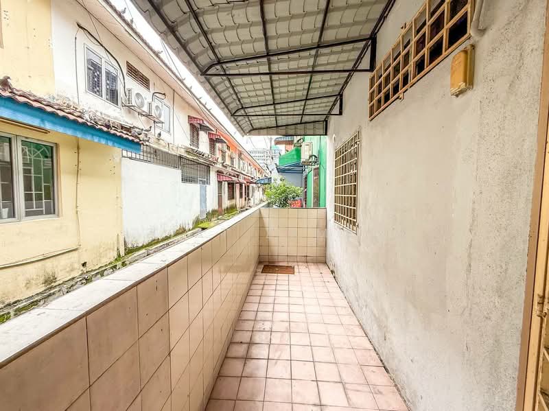 2-storey Terraced House for Sale in SS7 (Petaling Jaya) - Izzat Zamros - Balcony - PropertyGuru.com.my