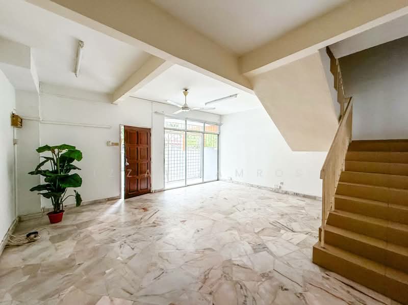 2-storey Terraced House for Sale in SS7 (Petaling Jaya) - Izzat Zamros - Living Room - PropertyGuru.com.my