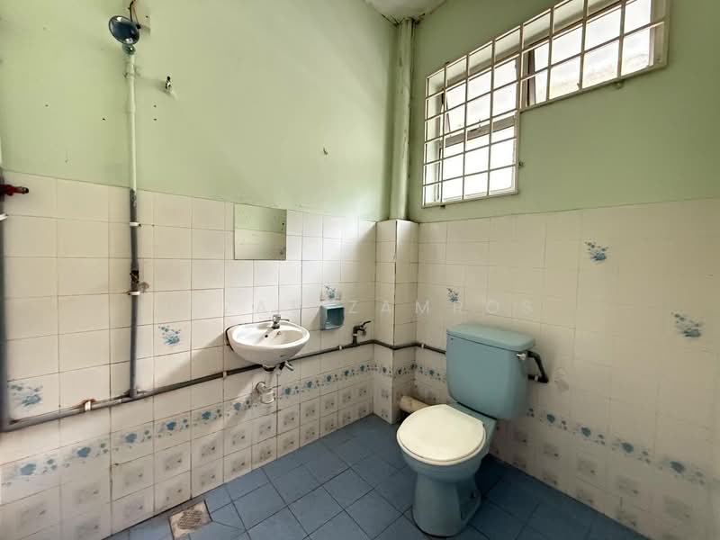 2-storey Terraced House for Sale in SS7 (Petaling Jaya) - Izzat Zamros - Bathroom - PropertyGuru.com.my