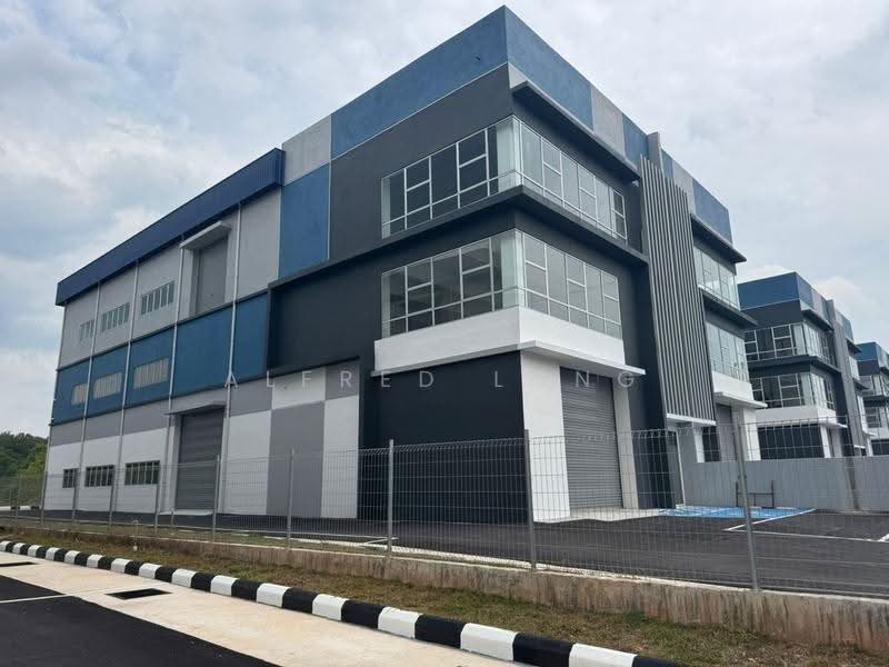 Semi-D Factory for Rent in Seri Kembangan (Selangor) - Alfred Long - Exterior - PropertyGuru.com.my