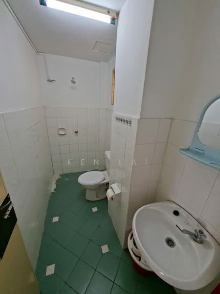 Pangsapuri untuk Disewa di Perdana Puri - Ken Lai - Bathroom - PropertyGuru.com.my