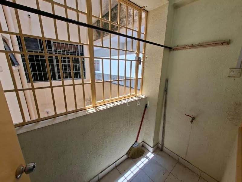 Pangsapuri untuk Disewa di Perdana Puri - Ken Lai - Dry yard - PropertyGuru.com.my