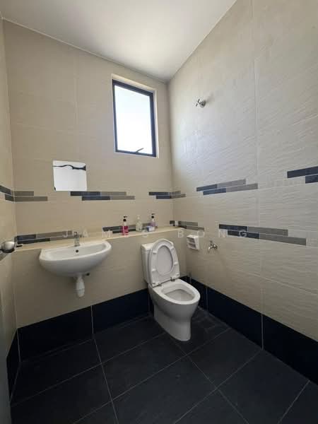 Kilang untuk Disewa di Eco Business Park 1 (Johor Bahru) - James Bong - Bathroom - PropertyGuru.com.my