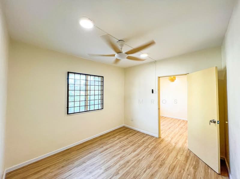 Pangsapuri untuk Dijual di Apartment Idaman - Izzat Zamros - Bedroom - PropertyGuru.com.my