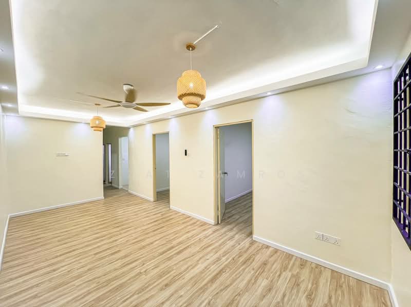 Pangsapuri untuk Dijual di Apartment Idaman - Izzat Zamros - Living Room - PropertyGuru.com.my