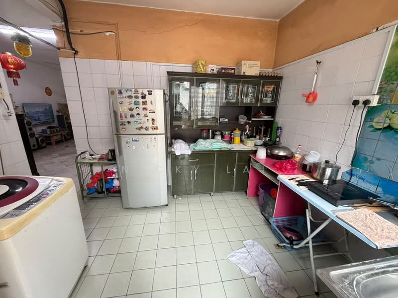 2-storey Terraced House for Sale in Rawang Perdana 2 (Rawang) - Nicky Lai - Kitchen - PropertyGuru.com.my