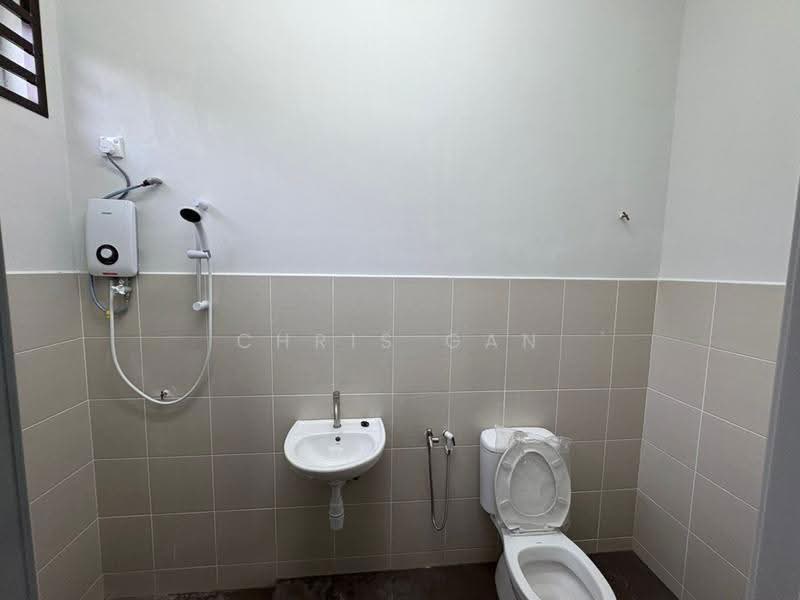 Rumah Teres 2-Tingkat untuk Disewa di Bukit Setongkol (Kuantan) - Chris Gan - Bathroom - PropertyGuru.com.my