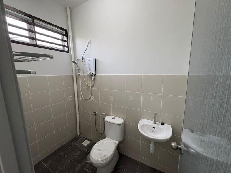 Rumah Teres 2-Tingkat untuk Disewa di Bukit Setongkol (Kuantan) - Chris Gan - Bathroom - PropertyGuru.com.my