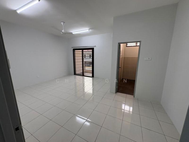 Rumah Teres 2-Tingkat untuk Disewa di Bukit Setongkol (Kuantan) - Chris Gan - Living Room - PropertyGuru.com.my