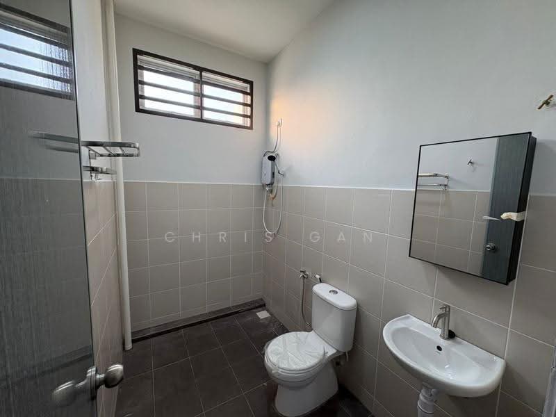 Rumah Teres 2-Tingkat untuk Disewa di Bukit Setongkol (Kuantan) - Chris Gan - Bathroom - PropertyGuru.com.my