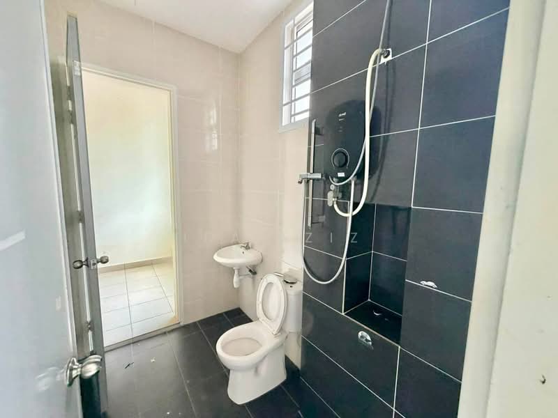 Rumah Teres untuk Dijual di Kangkar Pulai (Skudai) - Ida Aziz - Bathroom - PropertyGuru.com.my