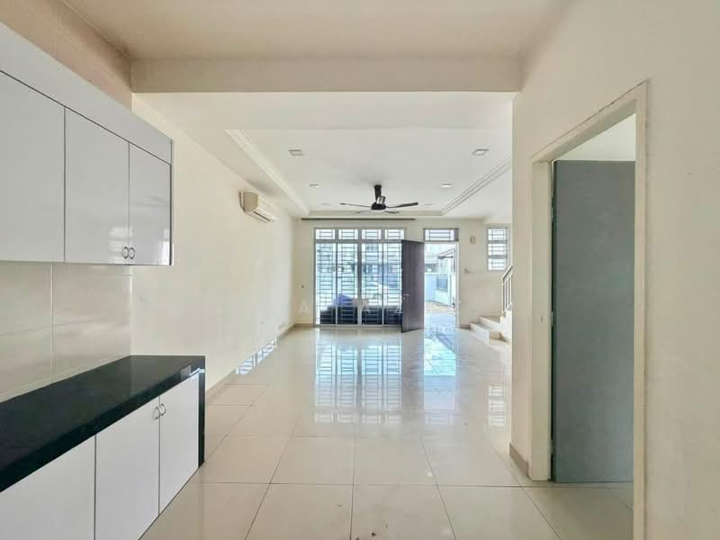 Rumah Teres untuk Dijual di Kangkar Pulai (Skudai) - Ida Aziz - Living Room - PropertyGuru.com.my