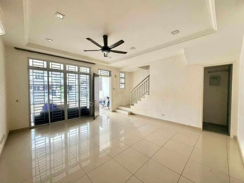 Rumah Teres untuk Dijual di Kangkar Pulai (Skudai) - Ida Aziz - Living Room - PropertyGuru.com.my